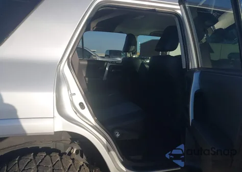 2021 Toyota 4Runner Sr5 z USA, uszkodzony, nr VIN JTEMU5JR9M5929107